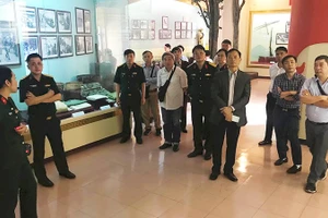 Một số hoạt động hợp tác sáng tác giữa văn nghệ sĩ và quân đội đạt được hiệu quả nhất định. Ảnh: DƯƠNG XUÂN 