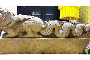 Sấu đá - thành bậc thời Lý ở Hoa Lâm Viên đang được lưu giữ tại chùa Phúc Lâm - Đông Anh, Hà Nội. Ảnh: PGS ĐẶNG HỒNG SƠN