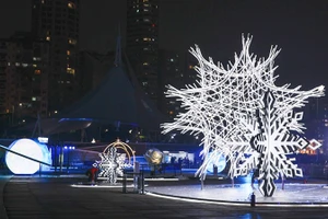 Rực rỡ “bức tranh ánh sáng”