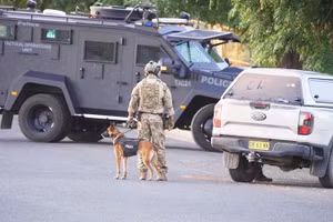 Cảnh sát tại hiện trường vụ xả súng tại Lake Cargelligo. Ảnh: DAILY TELEGRAPH