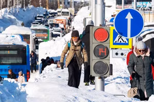 Tuyết biến các con phố thành những khối tuyết dày đặc ở Nga. Ảnh: RIA NOVOSTI