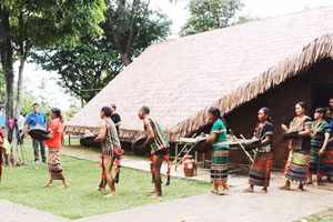 Trân trọng di sản của đồng bào