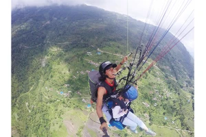 Kancha trong một chuyến bay dù lượn. 