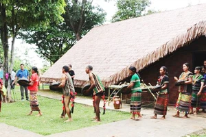 Trân trọng di sản của đồng bào