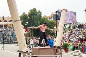 Màn biểu diễn của “người thép”