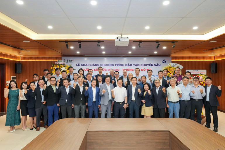 Các đại biểu dự lễ khai giảng anh-khai-giang.jpg