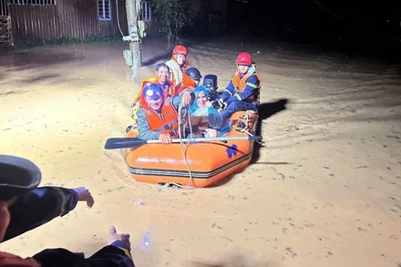 Việt Nam vừa trải qua đợt mưa lũ lịch sử, do biến đổi khí hậu.