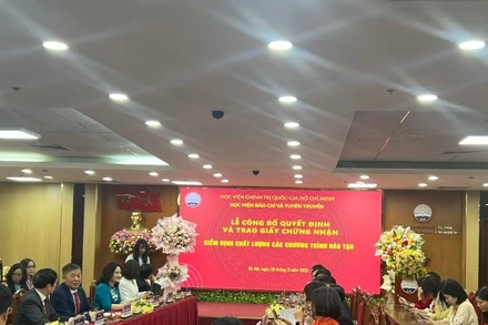 Lễ Công bố quyết định và trao chứng nhận kiểm định chất lượng của 12 chương trình đào tạo của Học viện Báo chí và Tuyên truyền theo quy định của Nhà nước.