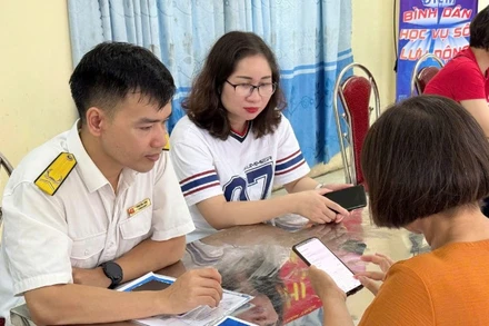 Cơ quan thuế tập trung hỗ trợ hộ kinh doanh chuyển đổi sang mô hình kê khai thuế. (Ảnh: minh họa)