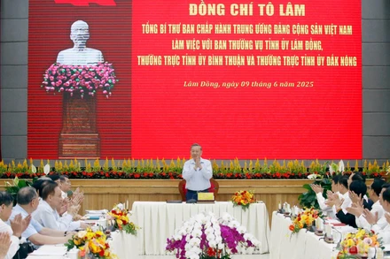 Tổng Bí thư Tô Lâm chủ trì làm việc với Ban Thường vụ Tỉnh ủy Lâm Đồng, Thường trực Tỉnh ủy Bình Thuận và Thường trực Tỉnh ủy Đắk Nông. (Ảnh: BẢO VĂN)