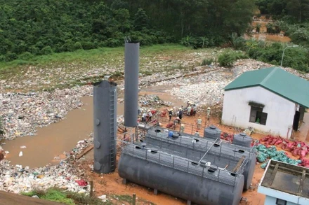 Mới vận hành hơn ba tháng nhưng Khu liên hiệp xử lý rác thải rắn Ngọc Hồi (xã Bờ Y, tỉnh Quảng Ngãi) đã xảy ra sự cố nghiêm trọng. 