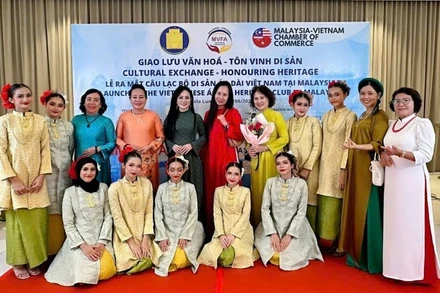 Áo dài bắc chiếc cầu nối giao lưu văn hóa, tôn vinh di sản Việt Nam-Malaysia.