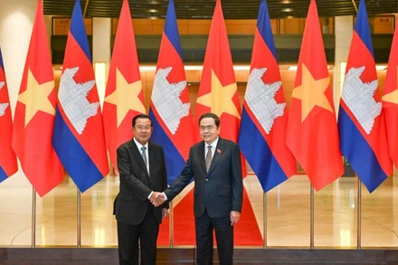 Chủ tịch Quốc hội Trần Thanh Mẫn và Chủ tịch Thượng viện Campuchia Hun Sen. (Ảnh: Duy Linh)