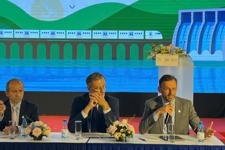 Lễ kỷ niệm 30 Cơ quan phát triển Pháp hiện diện tại Việt Nam diễn ra tại Đại sứ quán Pháp tại Việt Nam.