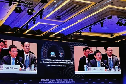 Bộ trưởng Tài chính Nguyễn Văn Thắng tham dự Hội nghị Bộ trưởng Tài chính APEC lần thứ 32 tại Incheon (Hàn Quốc).