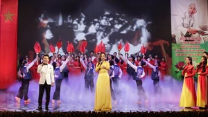 “Mãi mãi tấm lòng son, ngòi bút sắc” là chương trình nghệ thuật đặc biệt chào mừng kỷ niệm 100 năm Ngày Báo chí Cách mạng Việt Nam. (Ảnh: TUẤN MINH)