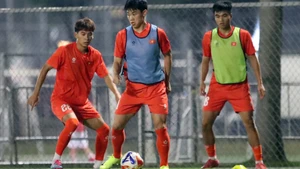 Các cầu thủ U23 Việt Nam tập luyện trước trận gặp U23 Philippines. (Ảnh: VFF)