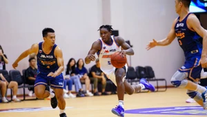 DaQuan Bracey bung sức giúp Hanoi Buffaloes lội ngược dòng. (Ảnh: VBA)