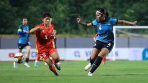 U20 nữ Việt Nam (áo đỏ) giành chiến thắng đậm trước U20 nữ Singapore. (Ảnh: VFF)