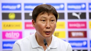 Huấn luyện viên Kim Sang Sik tại buổi họp báo sau trận thua 0-4 trước Malaysia. (Ảnh: VFF)