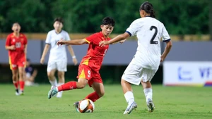 Đội tuyển U20 nữ Việt Nam (áo đỏ) 