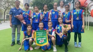 Từ sân bóng, Trà My cùng các em nhỏ đã học được nhiều bài học quý giá từ thể thao. (Ảnh: NVCC)