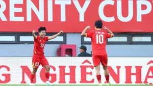 Tiền vệ Nguyễn Thị Bích Thùy (số 23) thi đấu cống hiến cho đội tuyển nữ Việt Nam tại Giải bóng đá nữ Đông Nam Á 2025. (Ảnh: VFF)