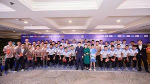 Các thành viên câu lạc bộ Hà Nội tại Lễ xuất quân mùa giải V-League 2025/26.