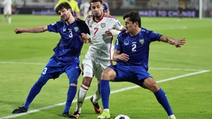 Uzbekistan (áo xanh) hòa 0-0 UAE để giành quyền góp mặt tại World Cup 2026. (Ảnh: FIFA)