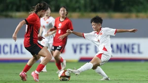 U20 nữ Việt Nam (áo trắng) giành chiến thắng ấn tượng trước U20 nữ Hồng Kông (Trung Quốc). (Ảnh: VFF)