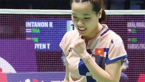 Nguyễn Thùy Linh ăn mừng khi ghi điểm trước Ratchanok Intanon. (Ảnh: BWF)