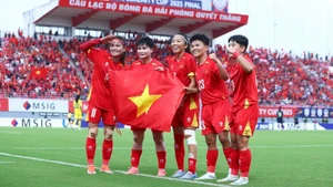 Đội tuyển nữ Việt Nam ăn mừng chiến thắng trước Thái Lan. (Ảnh: VFF)