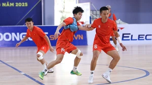 Các thành viên đội tuyển futsal Việt Nam tập luyện hướng tới giải đấu khu vực. (Ảnh: VFF)