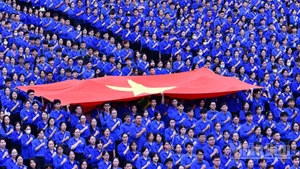 Gần chín nghìn tình nguyện viên Thủ đô phục vụ sự kiện A80 có mặt tại sân vận động Hàng Đẫy (Hà Nội).