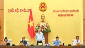 Chủ tịch Quốc hội Trần Thanh Mẫn và các Phó Chủ tịch Quốc hội chủ trì và điều hành phiên họp.