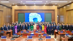 Tổng Bí thư Tô Lâm với các học viên Lớp bồi dưỡng, cập nhật kiến thức, kỹ năng đối với cán bộ quy hoạch Ủy viên Ban Chấp hành Trung ương Đảng khóa XIV (lớp thứ 4). 