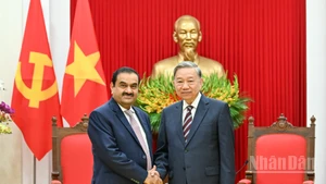 Tổng Bí thư Tô Lâm và ông Gautam Adani, Chủ tịch Tập đoàn Adani.