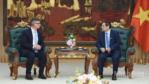 Thủ tướng Phạm Minh Chính tiếp ông Antoine Colin, Phó Chủ tịch cấp cao, phụ trách toàn cầu về chuyển đổi số và chuỗi cung ứng của Tập đoàn HP (Hoa Kỳ).