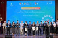 Các chuyên gia và sinh viên tham dự Hội thảo "Quản lý tài chính và gọi vốn ứng dụng Blockchain".