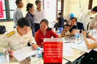 Cán bộ thuế thành phố Hà Nội tăng tốc thực hiện chiến dịch làm sạch dữ liệu đất đai.