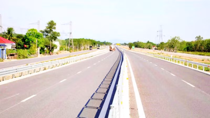 Đoạn tuyến cao tốc này có bốn làn xe, bề rộng nền đường 17m, tốc độ cao nhất cho phép 80 km/giờ.