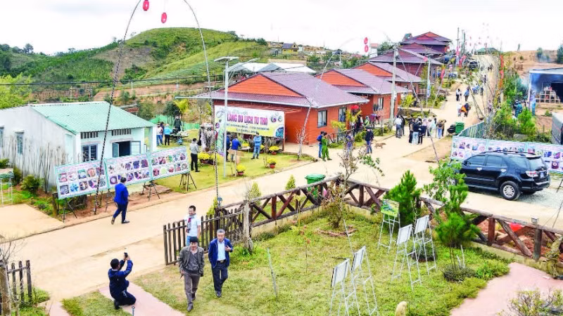 Các phường, xã phía tây tỉnh Quảng Ngãi khai thác lợi thế du lịch để phát triển thương mại-dịch vụ.