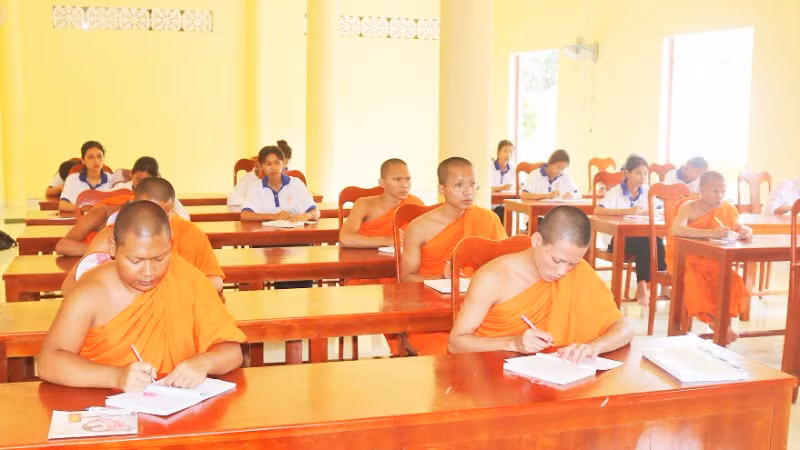 Lớp học chữ Khmer hè tại chùa Thlốt, xã Nhị Trường, tỉnh Vĩnh Long.