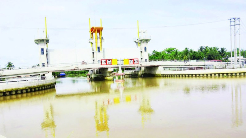 Hệ thống thủy lợi giúp ngăn mặn, trữ ngọt cho vùng trọng điểm sản xuất cây giống, cây ăn quả tại tỉnh Vĩnh Long. 