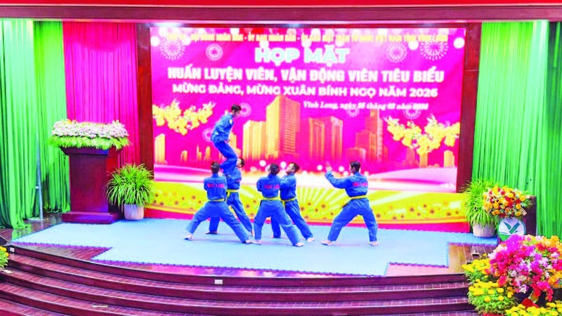 Các vận động viên biểu diễn tại buổi tuyên dương huấn luyện viên, vận động viên đạt thành tích cao.