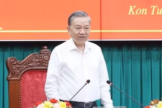Tổng Bí thư Tô Lâm phát biểu tại buổi làm việc với Ban Thường vụ Tỉnh ủy Kon Tum và Thường trực Tỉnh ủy Quảng Ngãi. (Ảnh: TTXVN)