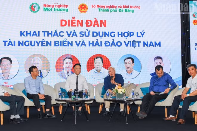 Các đại biểu tham gia thảo luận tại Diễn đàn về khai thác và sử dụng hợp lý tài nguyên biển và hải đảo Việt Nam.