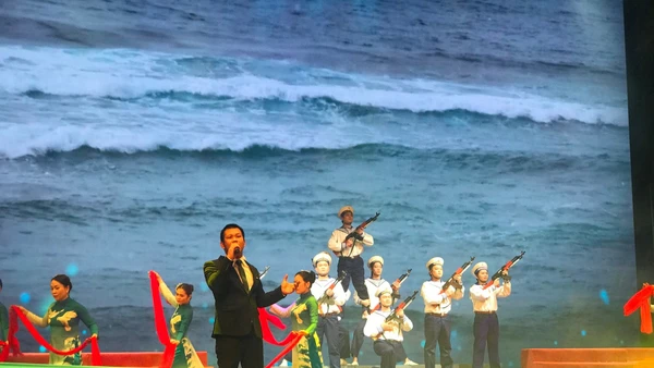 Biển đảo quê hương là một chủ đề được đề cập trong Ngày thơ Việt Nam năm 2025. Ảnh Tú Nhi 