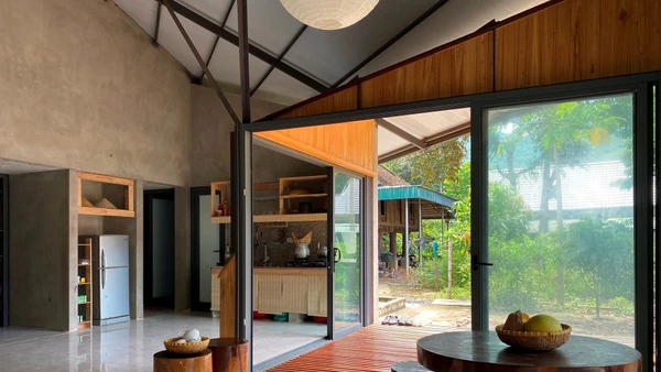 Không gian bên trong Túp House (tỉnh Thanh Hóa) thoáng mát, gọn gàng, hòa hợp thiên nhiên. 