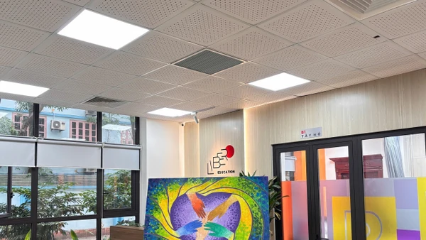 Bức tranh do họa sĩ Trương Vũ Trung xây dựng ý tưởng về bố cục và mầu sắc đã sẵn sàng để được công chúng "Chấm và Chạm", kết nối lan tỏa vì miền trung.